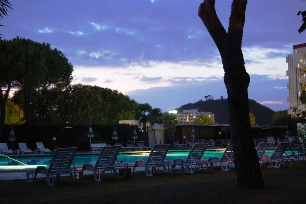 Hotel Terme Imperial Montegrotto Terme Exterior foto